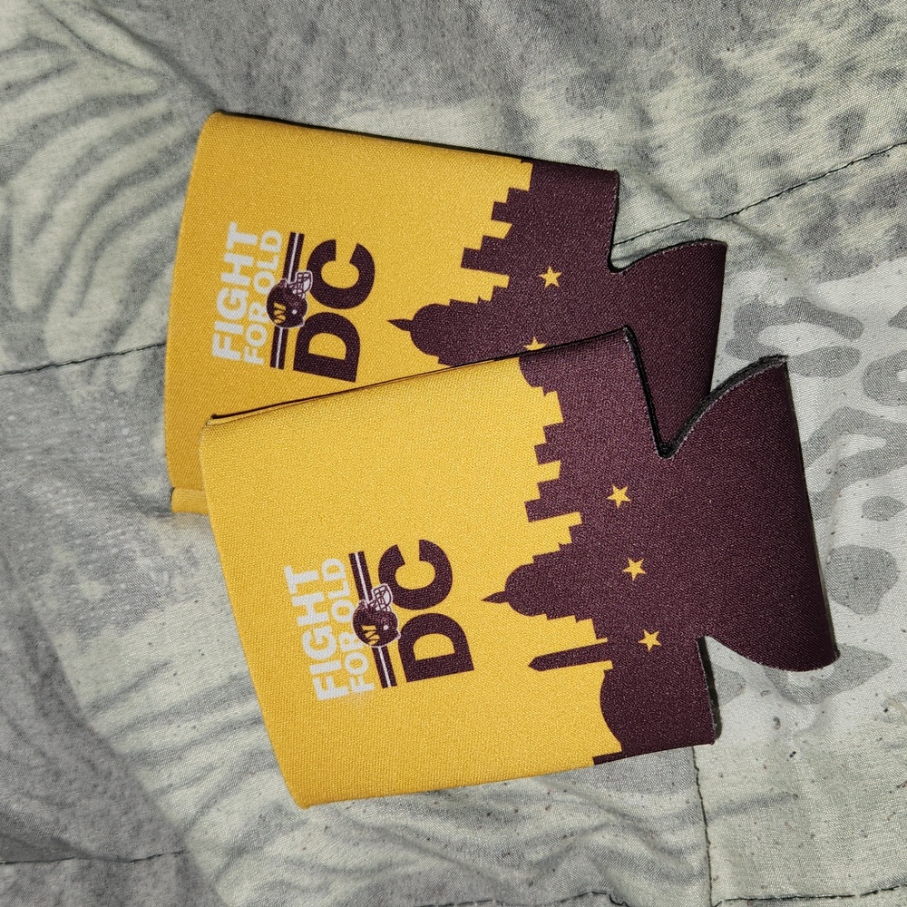 BRAND NEW WASHINGTON COMMANDERS BEER KOOZIES